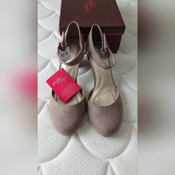 dexflex comfort joan shoes beige dress shoes - Picture 8 of 9